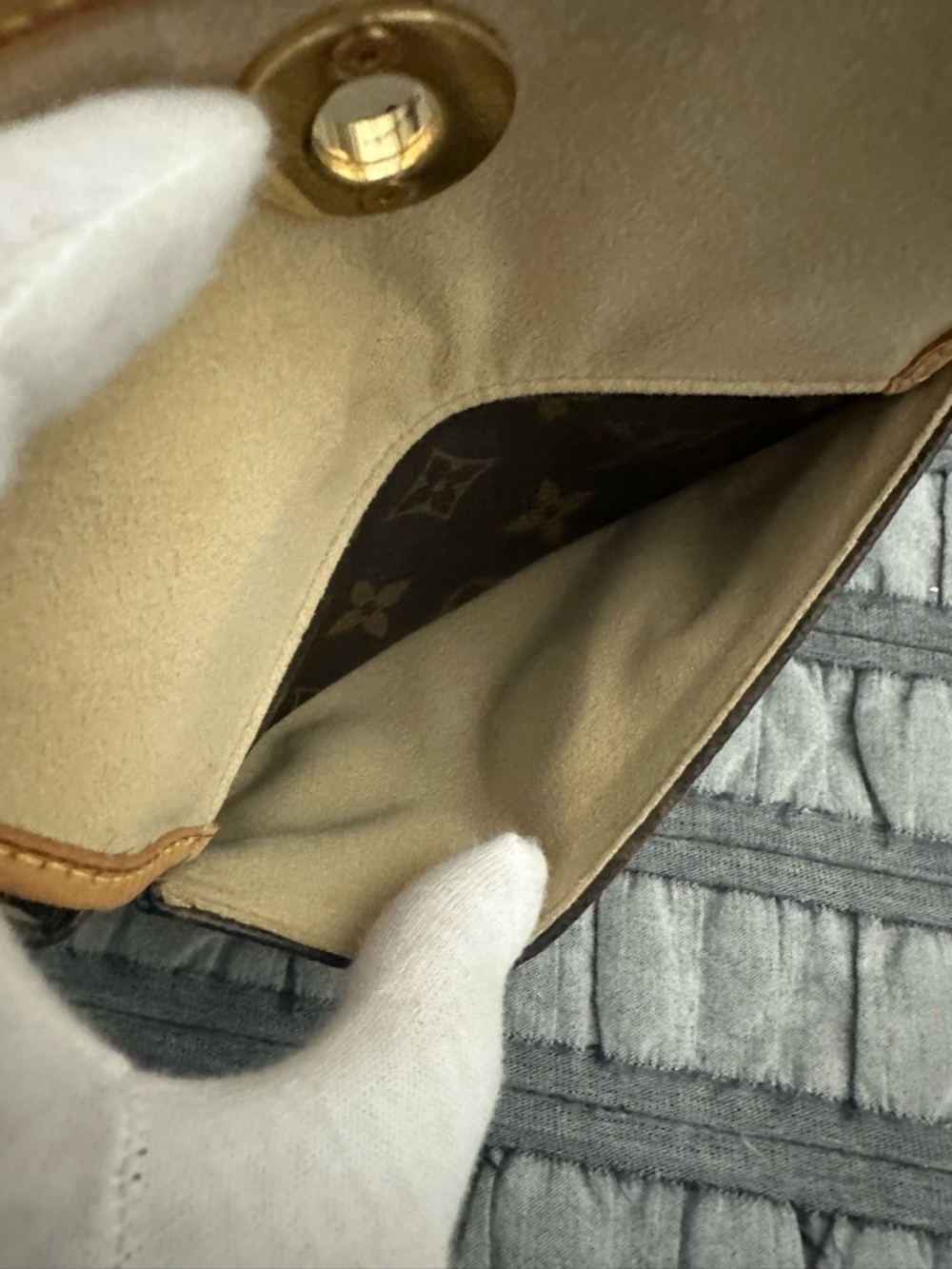 Louis Vuitton Tikal Pochete~100%AUTH
Dust Bag~Box&GENERIC Leather Strap Included - Picture 6 of 16